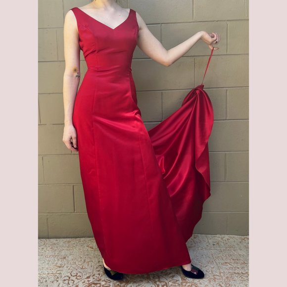 Jordan Red Satin Sleeveless V-Neck Formal Evening Gown with Train Size 4 - Picture 4 of 7